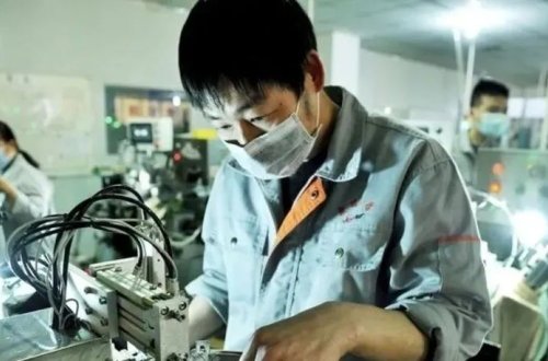 Çində istehsal sektoru inkişaf edib