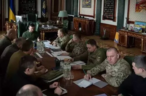 Zelenski hərbi rəsmilərlə İHA istehsalı planlarını müzakirə edib