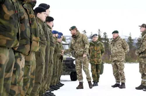 Norveç silah altındakı əsgərlərinin sayını artıracaq