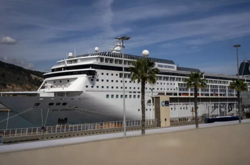 Boliviyalılar üçün viza problemi səbəbiylə 1500 sərnişini olan gəmi limanda qalıb