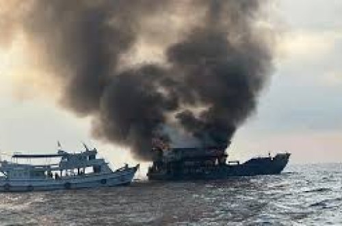 Taylandın cənub sahillərində bərə saniyələr ərzində alov topuna çevrilib