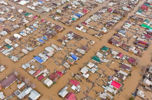 Orenburq vilayətində su basmış evlərin sayı 6,3 minə çatıb