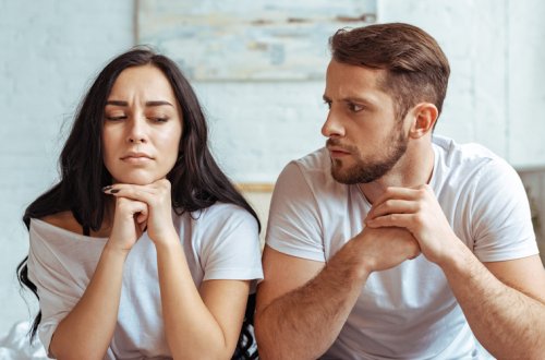 Arvadından ayrılmış gənc öz xalası qızının evinə gəldi: 