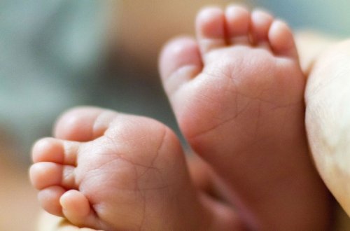 Qanada anası tərəfindən torpağa diri-diri basdırılan körpə 6 saat sonra sağ tapılıb