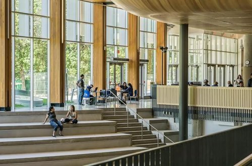 İtaliyada tələbələr universitetlərdən Ramazan bayramını tələb ediblər