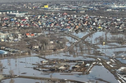 Orenburqda bir gecədə 300-dən çox ev su altında qalıb