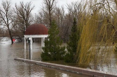 Qazaxıstanda daşqınlar səbəbindən 100 minə yaxın insan təxliyə olunub