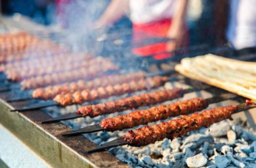 Bakıda DƏHŞƏT: Müştəri kababçını öldürdü