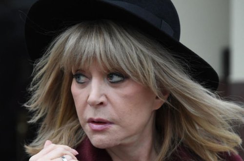 Rusiya Dövlət Duması Alla Puqaçovaya üzr istəməyi tövsiyə edib