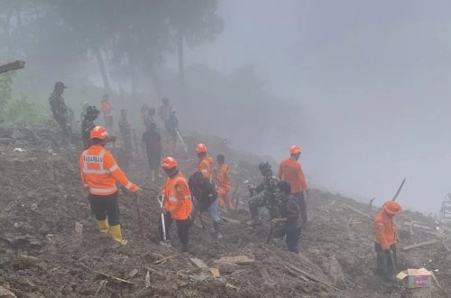 İndoneziyada torpaq sürüşməsi nəticəsində 18 nəfər ölüb