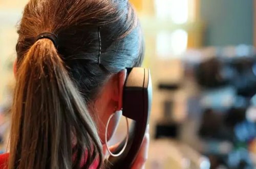 İngiltərədə təcili xidmətə 2 mindən çox zəng edən adam 5 il həbs cəzasına məhkum edildi