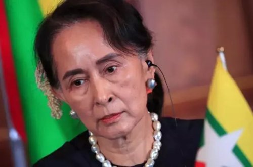 Devrilmiş lider Suu Kyi ev dustaqlığına buraxılıb