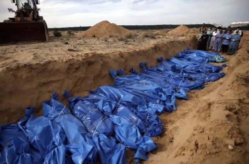 Qəzzada xəstəxananın bağçasında 50 nəfərlik kütləvi məzarlıq tapıldı