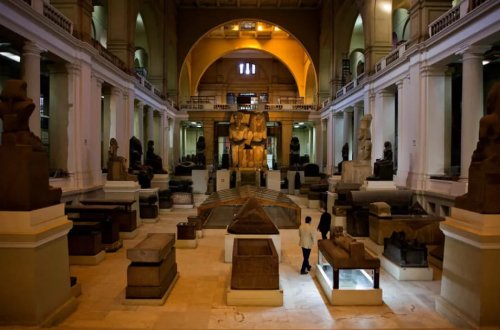 Misir firon II Ramzesin oğurlanmış 3400 illik heykəlini geri aldı