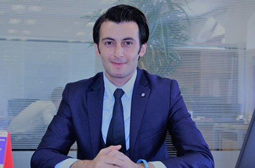 Yarım milyonluq mənimsəmədə ittiham olunan politoloqla bağlı qərar verildi