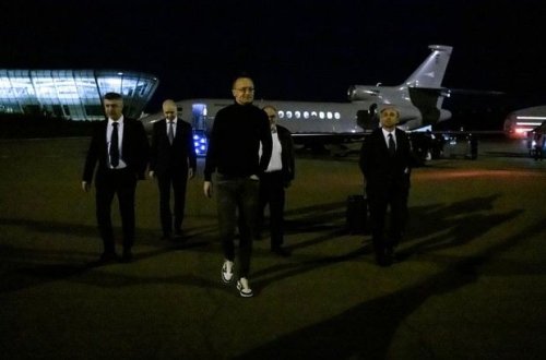 Macarıstanın xarici işlər naziri Azərbaycana rəsmi səfərə gəlib - FOTO