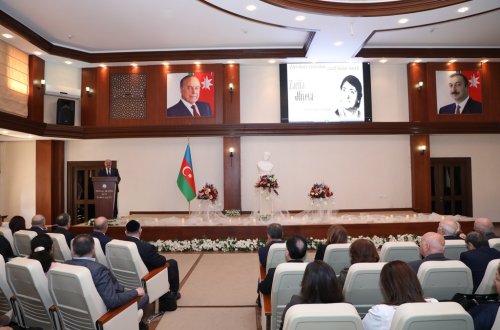 Nəsimi rayonunda görkəmli oftalmoloq alim, akademik Zərifə Əliyevanın anadan olmasının 101-ci ildönümünə həsr olunmuş “Zirvələrə yüksələn zərif insan ömrü” adlı tədbir keçirilib