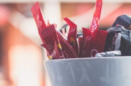 Bu dadlandırıcılar qazlı içkilər və dondurmalarda olur: Bağırsağa zərər verir