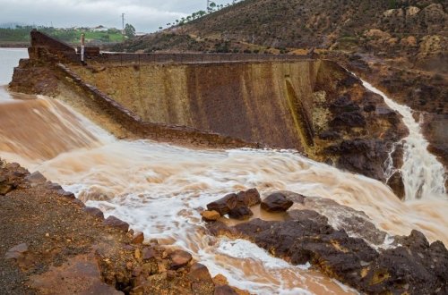 Keniyada bənd dağılıb, 42 nəfər ölüb