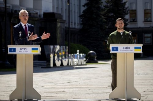 Yens Stoltenberq Ukraynada səfərdədir