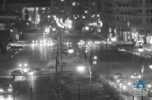 Bakıda avtomobil işıqfora çırpıldı - ANBAAN VİDEO