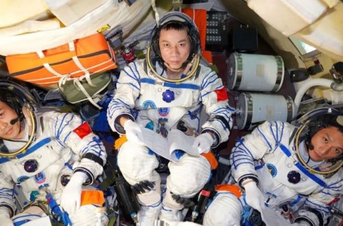 6 aylıq kosmos missiyasını başa vuran Çinli taikonavtlar Dünyaya qayıdıblar