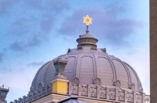 Polşada naməlum şəxslər sinaqoqu yandırmağa cəhd ediblər