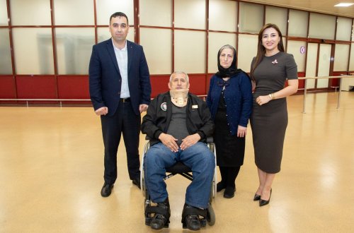 “YAŞAT” Fondu tərəfindən müalicə məqsədilə Türkiyəyə göndərilən şəhidimizin atası Vətənə qayıdıb