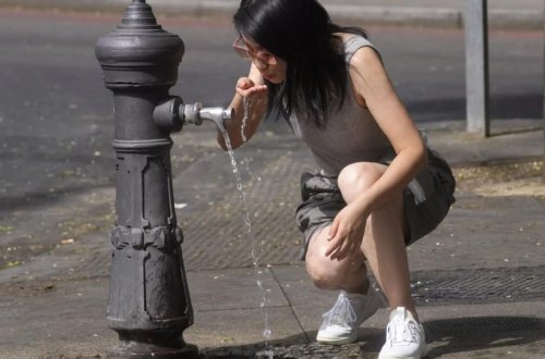 Asiyada isti hava səbəbindən bir çox məktəb bağlanıb