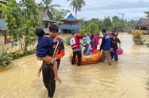 İndoneziyada daşqın və torpaq sürüşmələri nəticəsində azı 14 nəfər ölüb