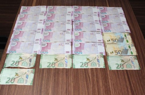 Qaxda mağaza sahibinin pulunu oğurlayan müştəri saxlanıldı - FOTO