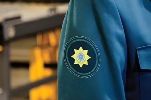 “Gömrükçü” külli miqdarda pulu mənimsədi: Həbs edildi