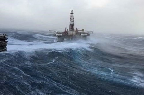 Xəzərdə dalğanın hündürlüyü dörd metrə çatıb - FAKTİKİ HAVA