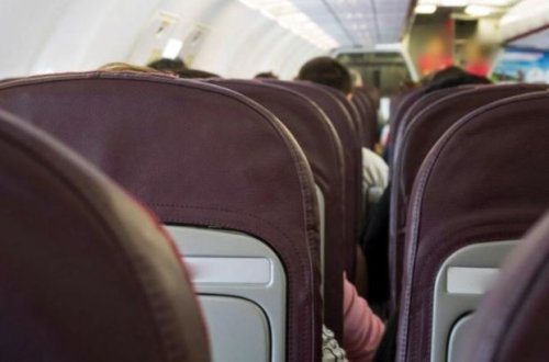 Tbilisiyə uçan təyyarədə qadın hamının gözü önündə can verdi - ANBAAN VİDEO