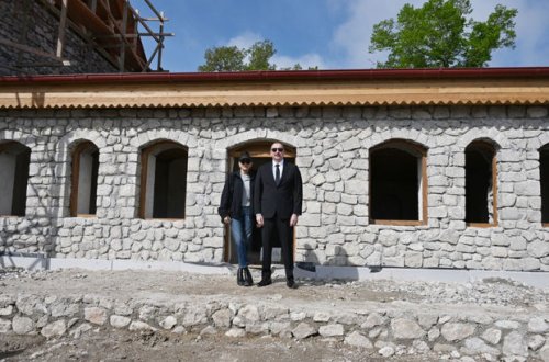 Prezident və xanımı Üzeyir Hacıbəylinin ev-muzeyində aparılan bərpa işləri ilə tanış olublar - YENİLƏNİB +FOTO