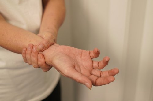 COVID-19-un oynaqları və dərini necə məhv edə biləcəyi məlum olub