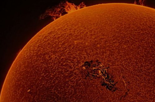 Günəşdə nəhəng ləkə peyda oldu - FOTO