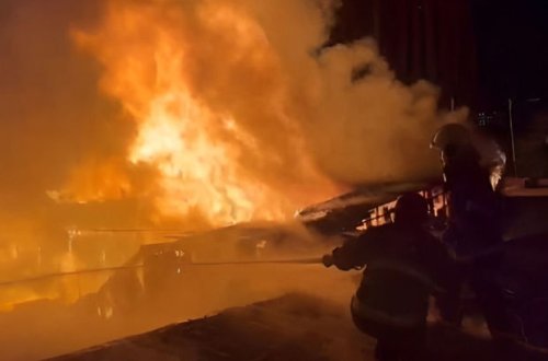 “Ağ çiçəyim” gül mağazası yanır - YENİLƏNİR + FOTO/VİDEO