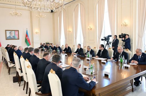 İlham Əliyevin Prezident Aleksandr Lukaşenko ilə geniş tərkibdə görüşü başlayıb - FOTO