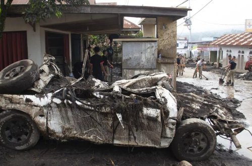 İndoneziyada ölənlərin sayı 67 nəfərə çatıb