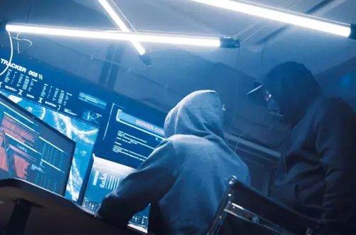 ABŞ-da iki qardaş 12 saniyənin içində 25 milyon dollar oğurlamaqda ittiham olunur.