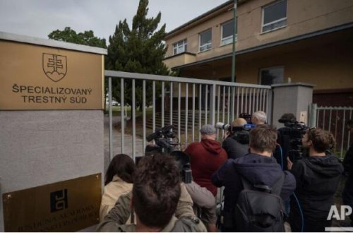 Baş naziri güllələyən yazıçının məhkəməsi keçirilir - FOTOlar