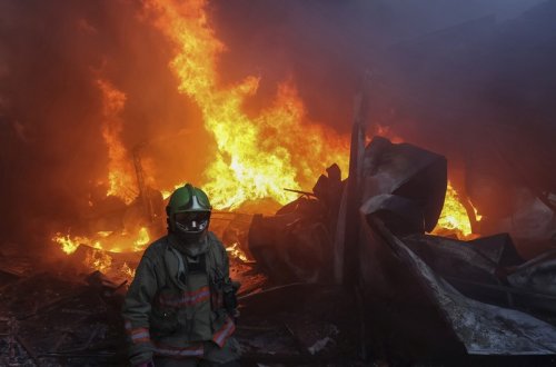 Rusiyada 40-dan çox bağ evi və yardımçı tikililər yanıb