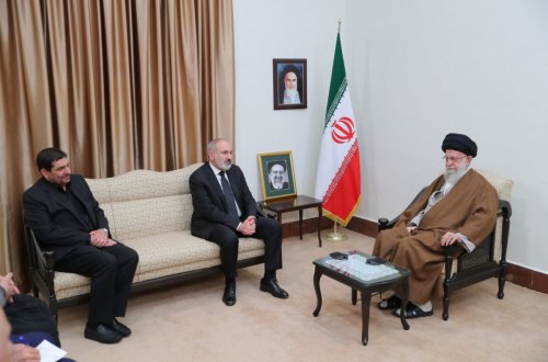 Xamenei Paşinyanı qəbul edib