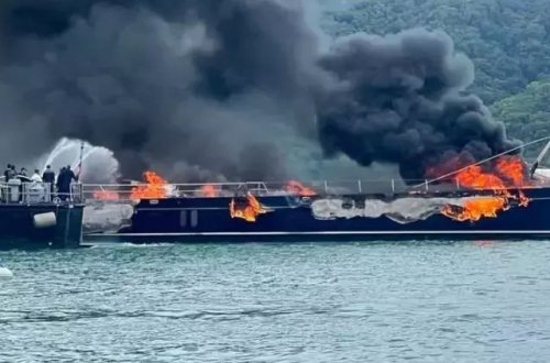 34 metrlik super yaxta alov aldı