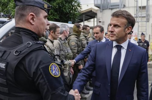 Makron Yeni Kaledoniyada: Fövqəladə vəziyyət bir müddət davam edəcək