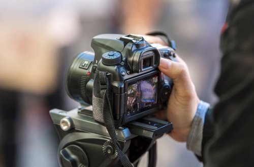 Müəllimlərə şəxsi hesablarında iş yerinin nüfuzunu aşağı salan səs və videolar paylaşmaq qadağan edilib