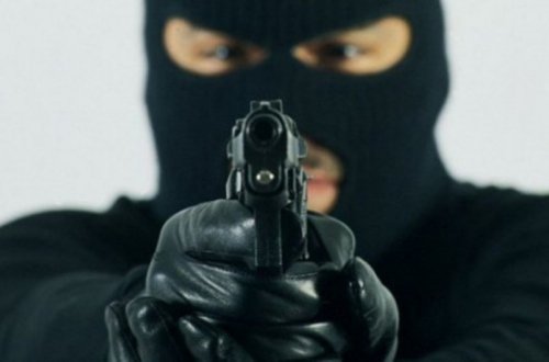 Gürcüstanda silahlı şəxs banka hücum edib