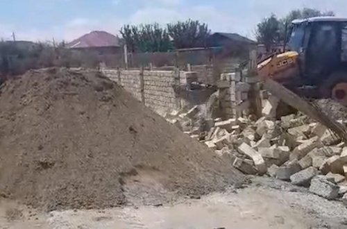 Sumqayıtda qanunsuz tikili sökülüb