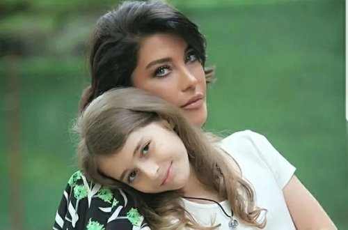 Tanınmış model 16 yaşlı qızı tərəfindən döyüldü - FOTOlar